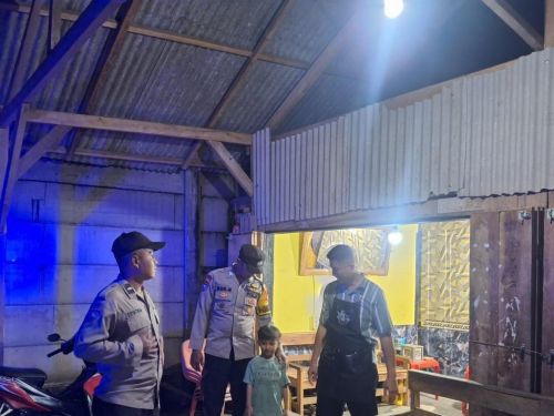 Patroli Dialogis dan Hunting Malam Hari, Polsek Gedong Tataan Intensifkan Antisipasi C3 di Desa Sukadadi