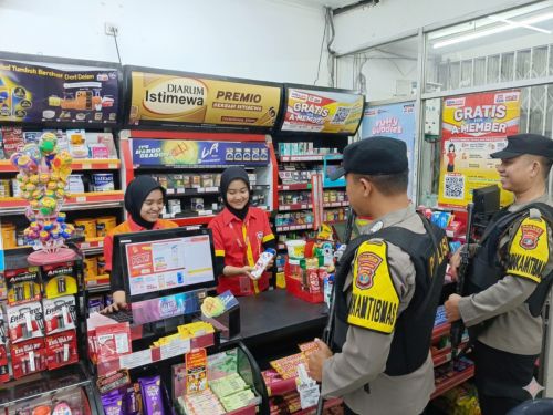 Polsek Tegineneng Hadir Menyapa Warga di Patroli Malam, Pastikan Wilayah Aman dan Kondusif